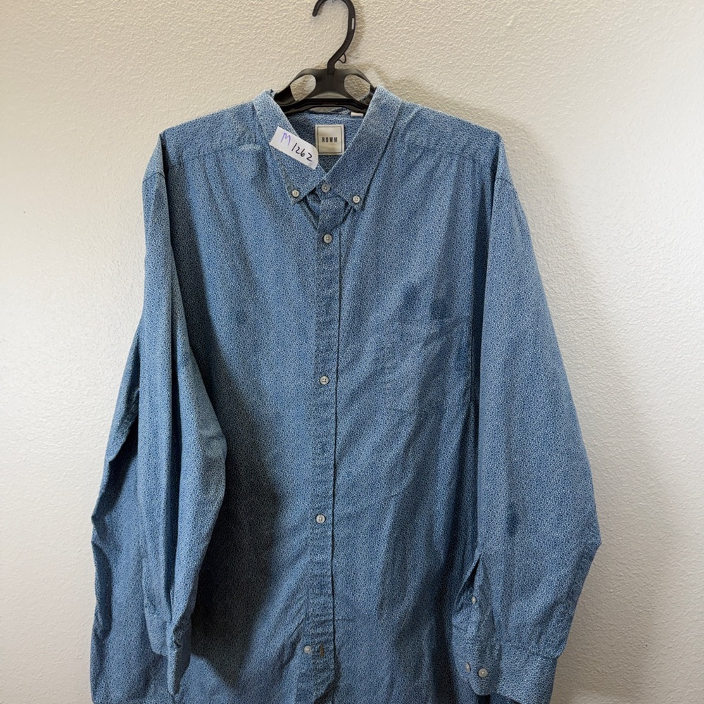 Casual Light Blue Button-Down Shirt with Subtle Pattern